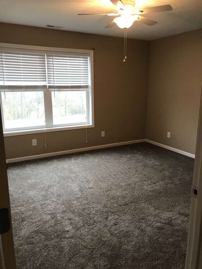 Master Bed Room - 524 Broadway Ave