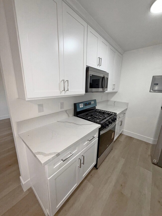 Foto del edificio - 1852 N Wilton Pl