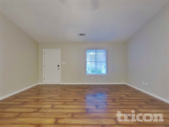 Building Photo - 620 Bluff Dr