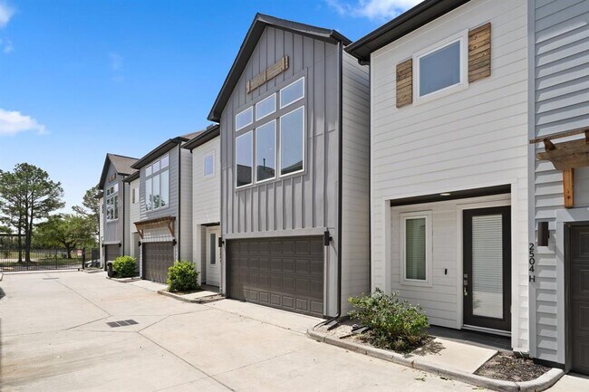 Foto del edificio - 2504 W Tidwell Rd