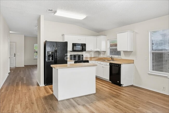 Building Photo - 1017 Greenbend Dr