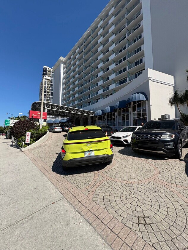 Foto del edificio - 19201 Collins Ave