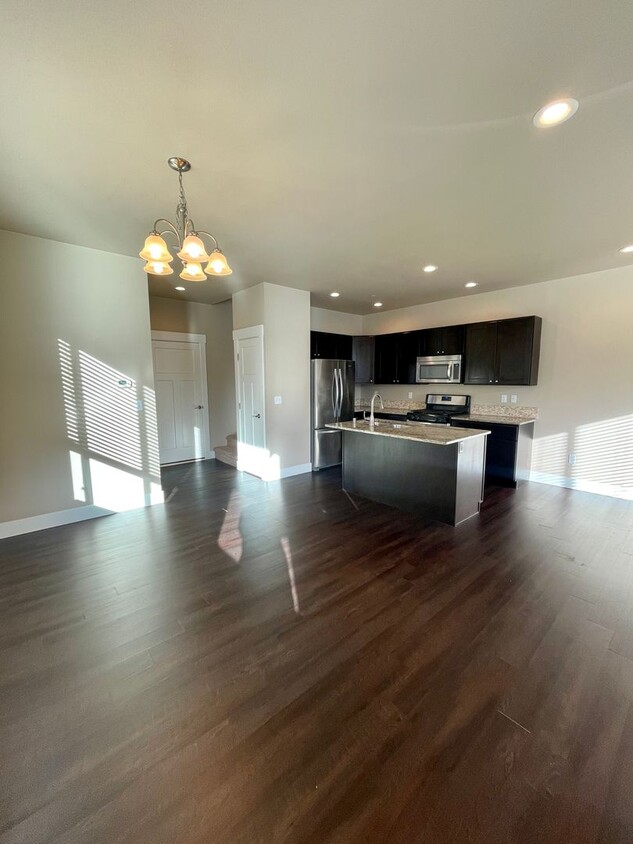 $200 Off 1st Full Month’s Rent! 3 Bedroom... - $200 Off 1st Full Month’s Rent!  3 Bedroom...