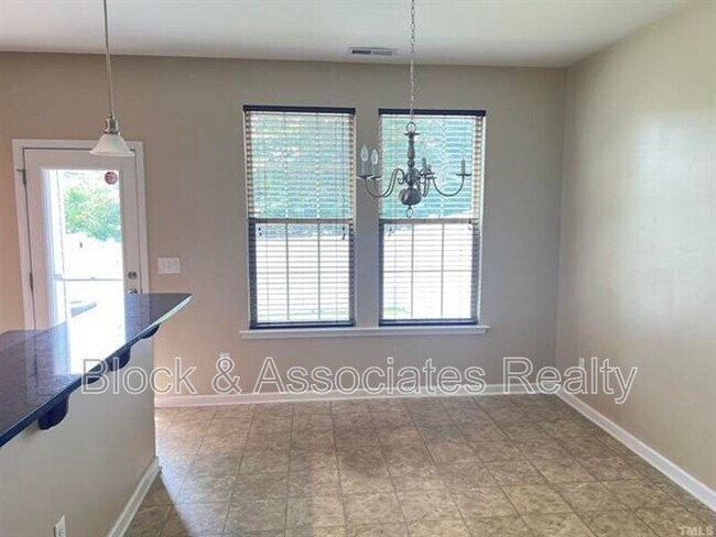 Foto del edificio - 300 Reunion Ct