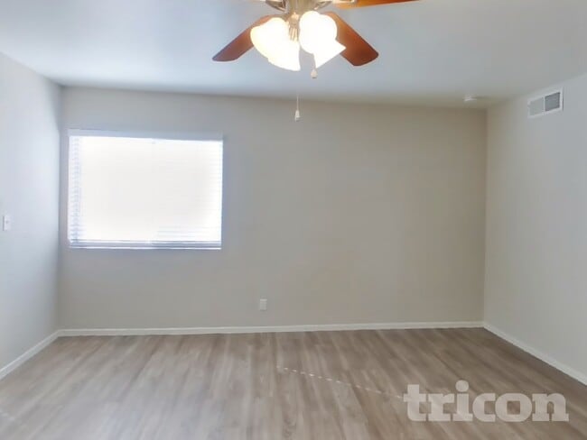 Foto del edificio - 4078 Deerfield Ave