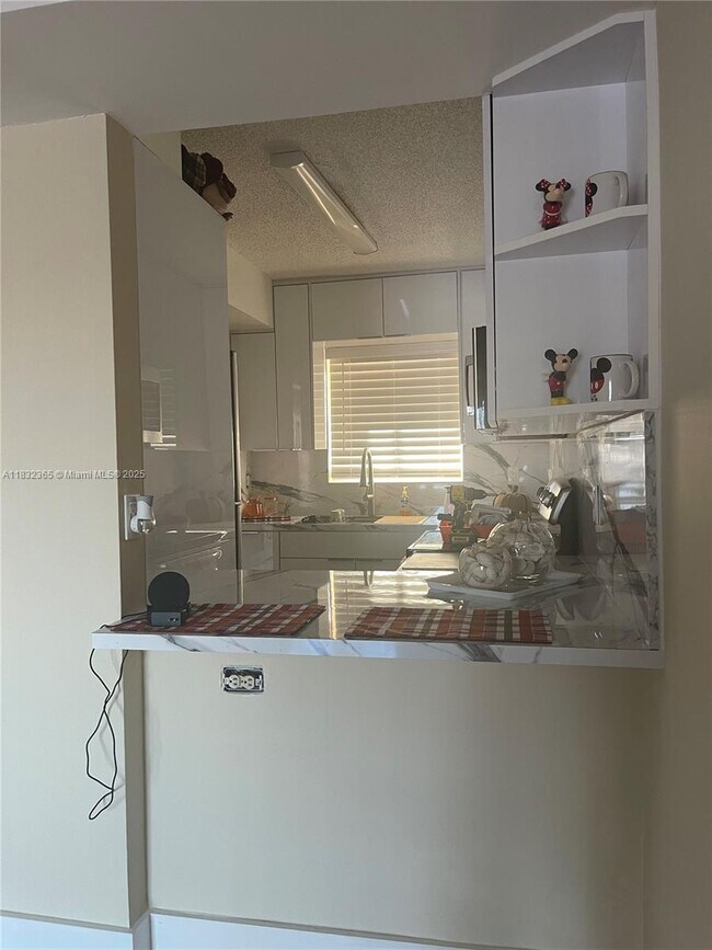 Foto del edificio - 7935 W 30th Ct