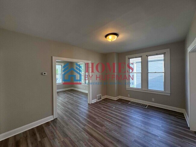 Building Photo - Two Bedroom House | Move in Ready