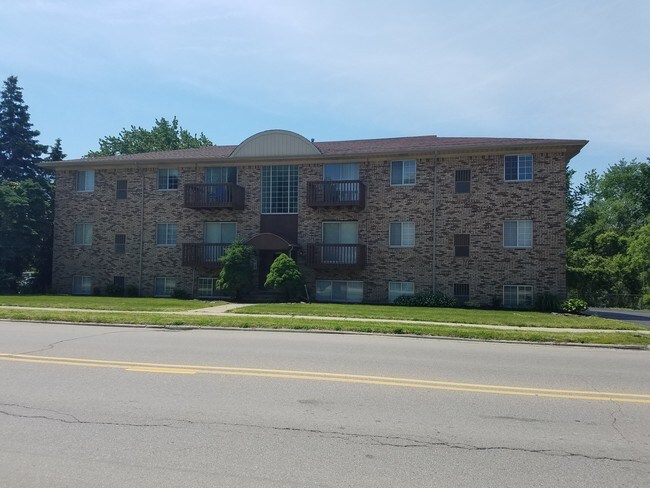 Foto del edificio - 22137 Huron River Dr
