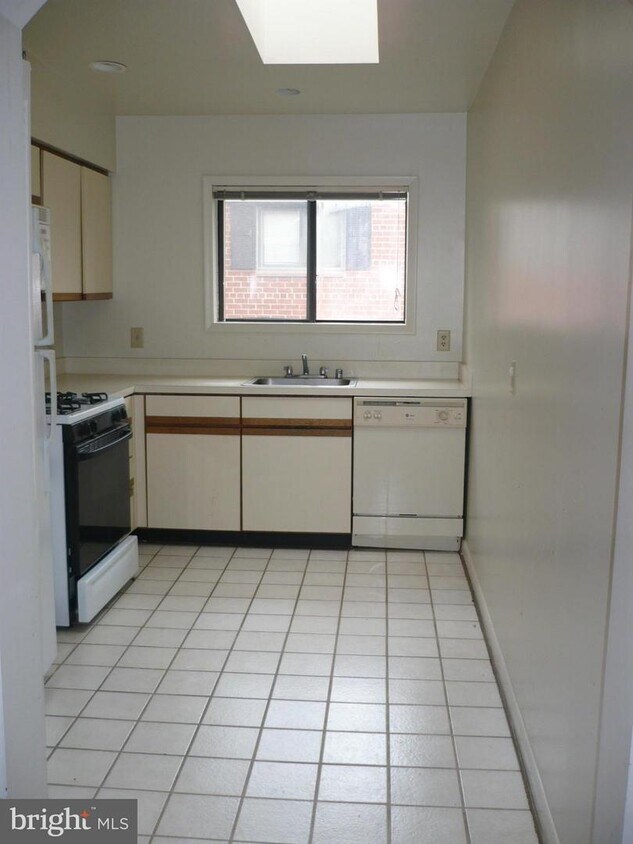 Primary Photo - 236 W Taylor Run Pkwy