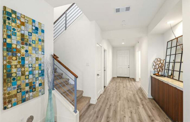 Building Photo - 5119 Saddleback St