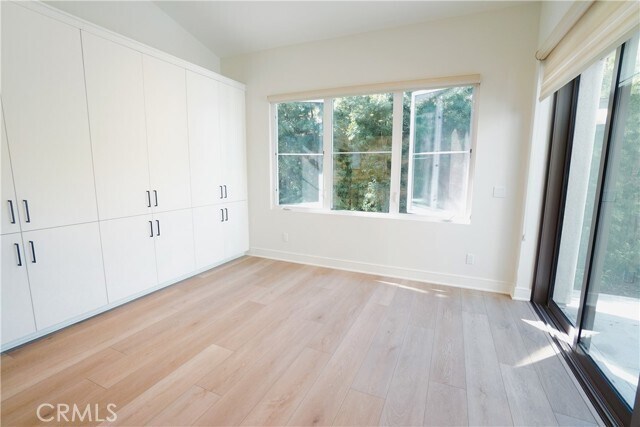 Building Photo - 105 Montero