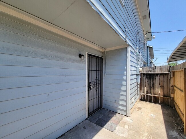 Building Photo - 12332 Ormandy St