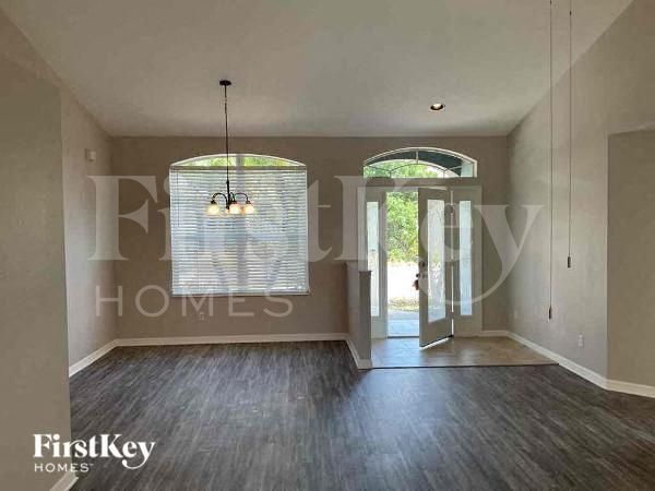 Building Photo - 2495 Redstone Ave