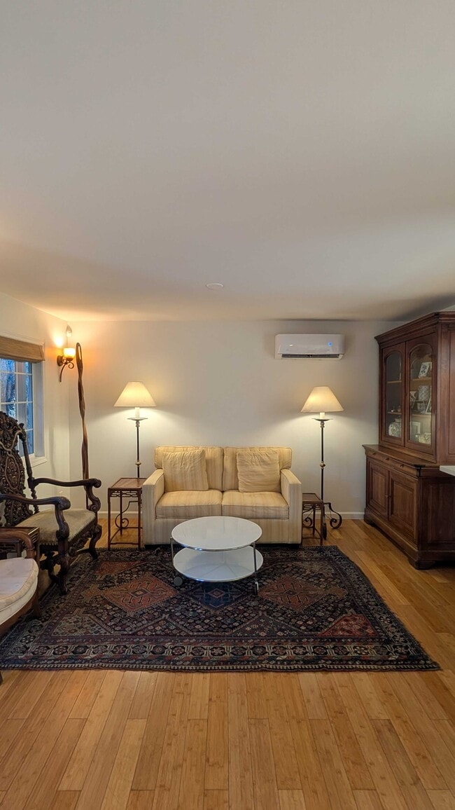 Building Photo - 402 Haydon St