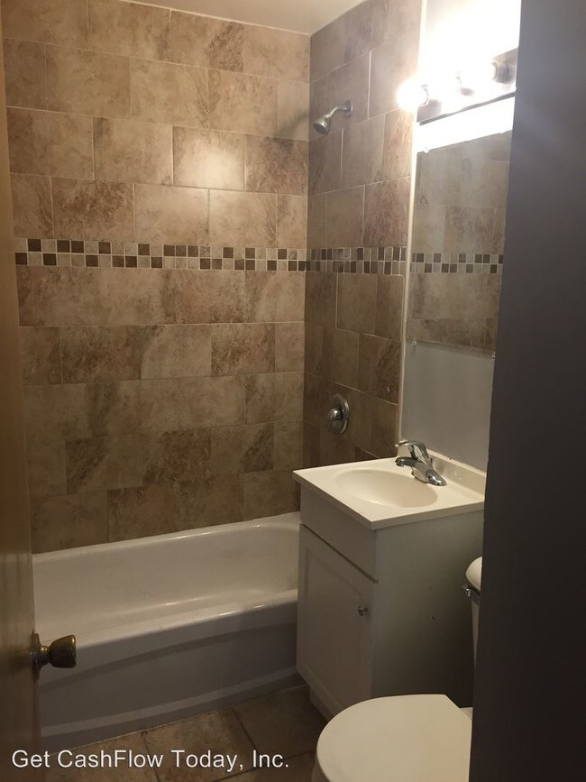 Building Photo - 3 br, 2.5 bath House - 1469 Wentworth Avenue