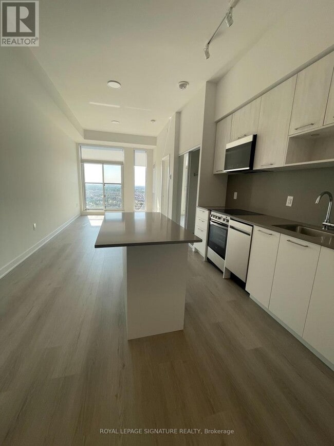 Building Photo - 40 Lagerfeld Dr