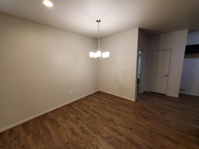 Foto del edificio - Offering 6 month or 12 month lease /Cooper...