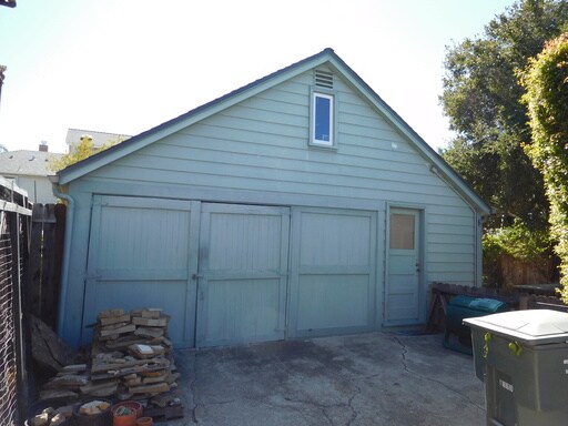 Building Photo - 1443 Iris St