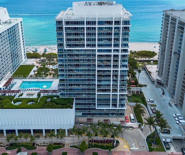 Foto del edificio - 6799 Collins Ave