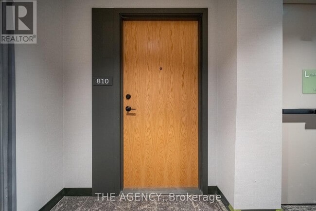 Photo du bâtiment - 2495 Eglinton Ave W