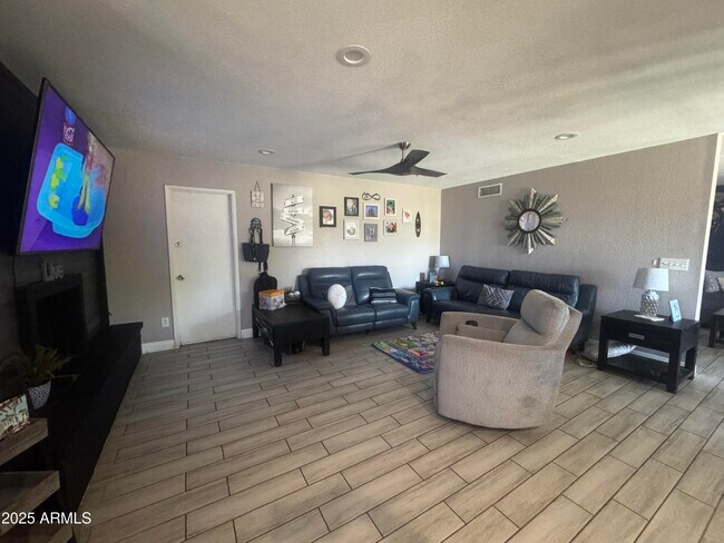 Foto del edificio - 10436 W Ruth Ave