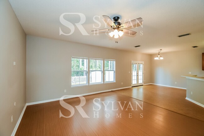 Building Photo - Welcome home to this stunning 4 bedroom, 3 bathroom home!