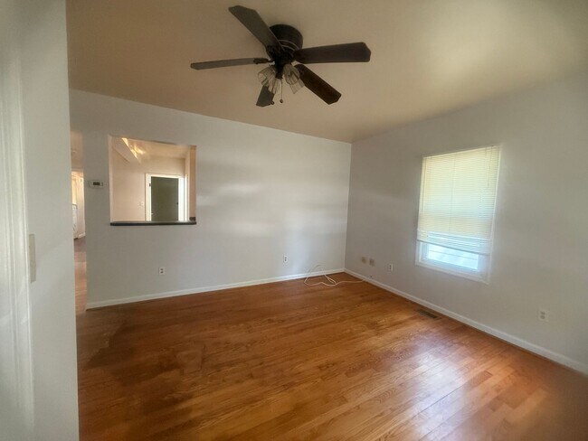 Building Photo - Port Norfolk One Bed One and Half Bath Apa...