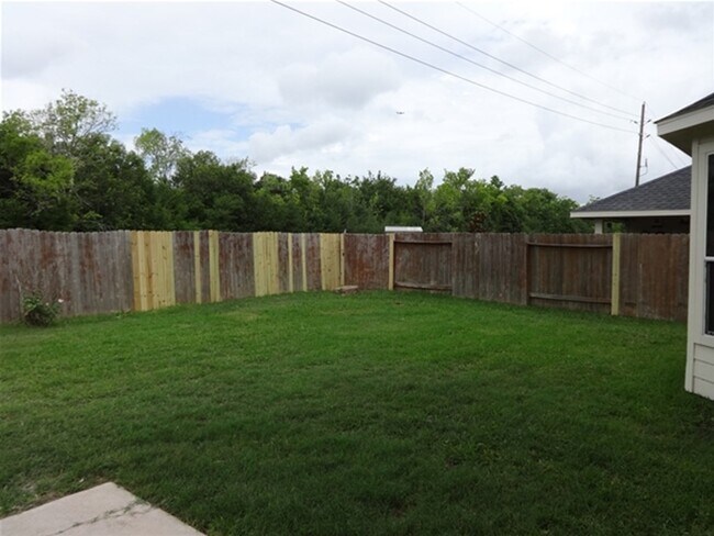 Foto del edificio - 2610 Dawn River Ln