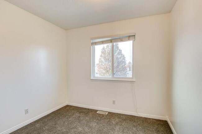 Building Photo - 128 N 200 W