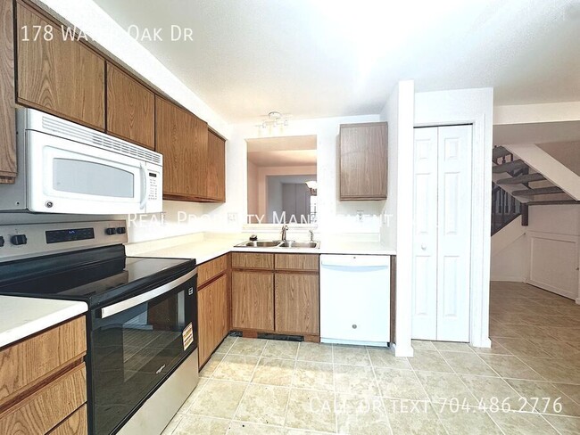 Building Photo - 178 Water Oak Dr