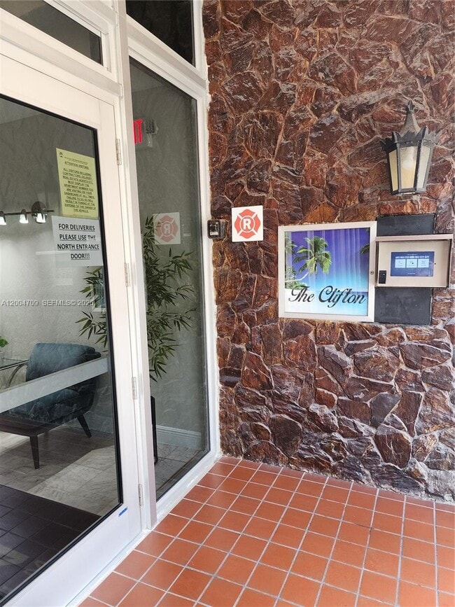 Foto del edificio - 3161 S Ocean Dr