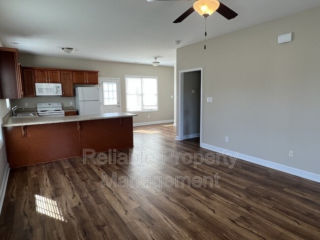 Building Photo - 802 Phillips Rd