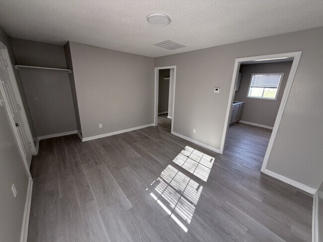 Foto del edificio - 1157 N Belvedere Blvd