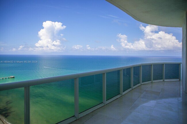 Building Photo - 16001 Collins Ave