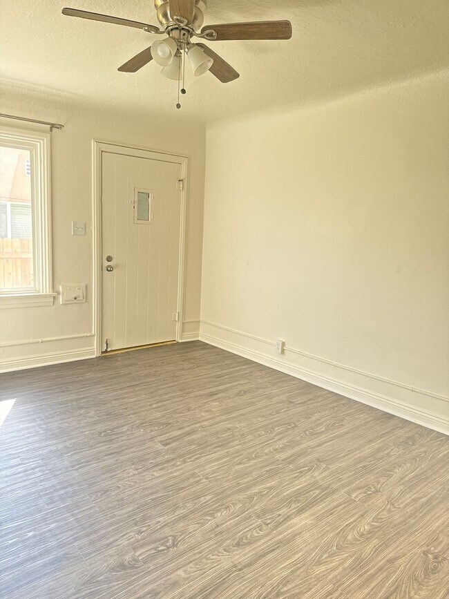 Foto del edificio - 783-789 W. 17th Street