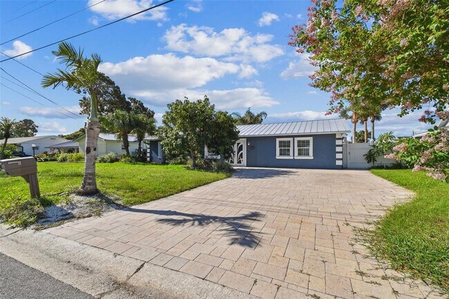Building Photo - 8708 Thornwood Ln