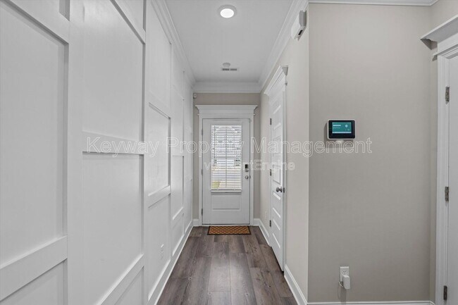 Foto del edificio - 1043 Linsmore Ave