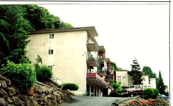 Building Photo - Tracy Ann Apartments