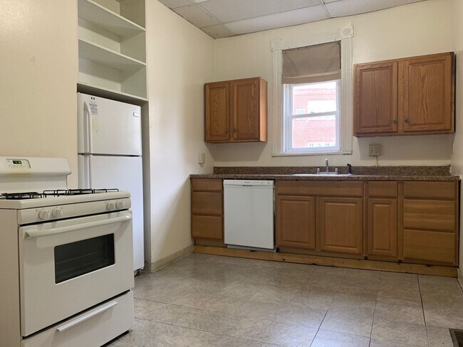 Foto del edificio - Downtown House - 6 Bedroom/ 2 Bathroom Lar...