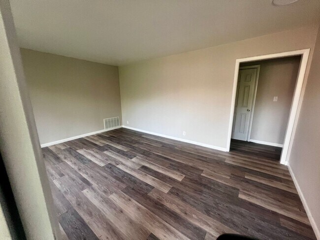 Foto del edificio - Beautiful 4 Bedroom 2 Bath home