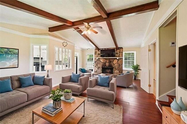 Building Photo - 498 Cole Dr SW