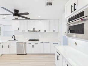 Building Photo - 7610 Hopewell Ln