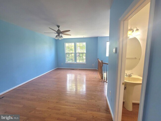 Foto del edificio - 30 Hallsdale Ct