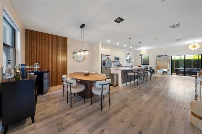 Foto del edificio - 10413 NW 82nd St