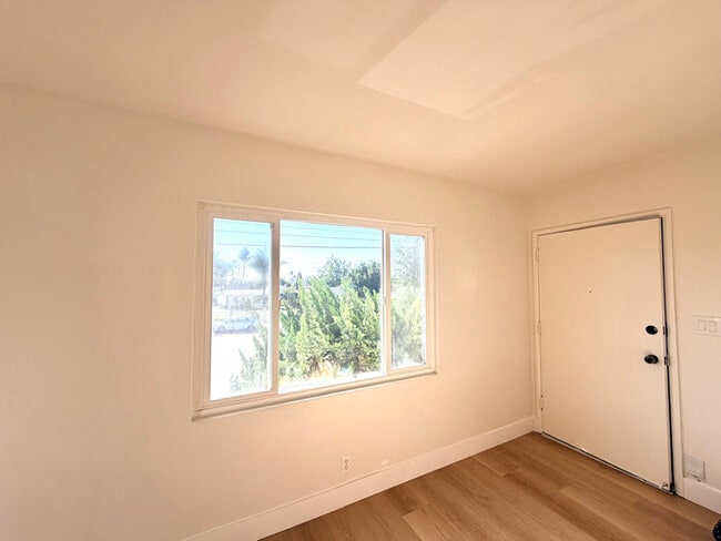 Foto del edificio - 331 E 1st St