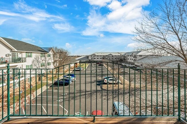 Building Photo - STERLING HEIGHTS