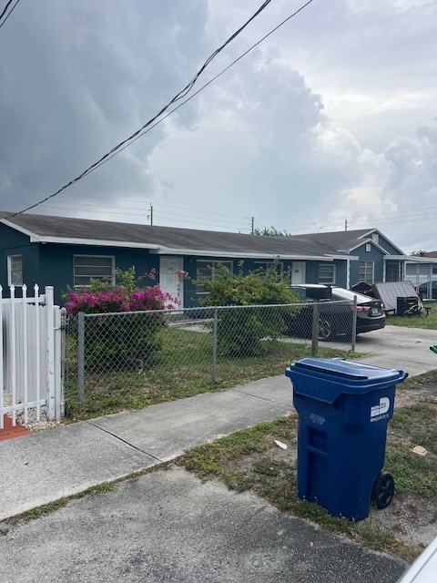 Foto del edificio - 2370 NW 80th St