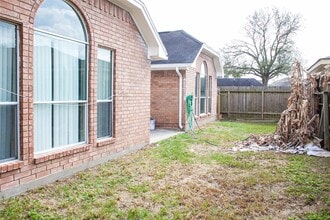 Building Photo - 6223 Newbury Dr