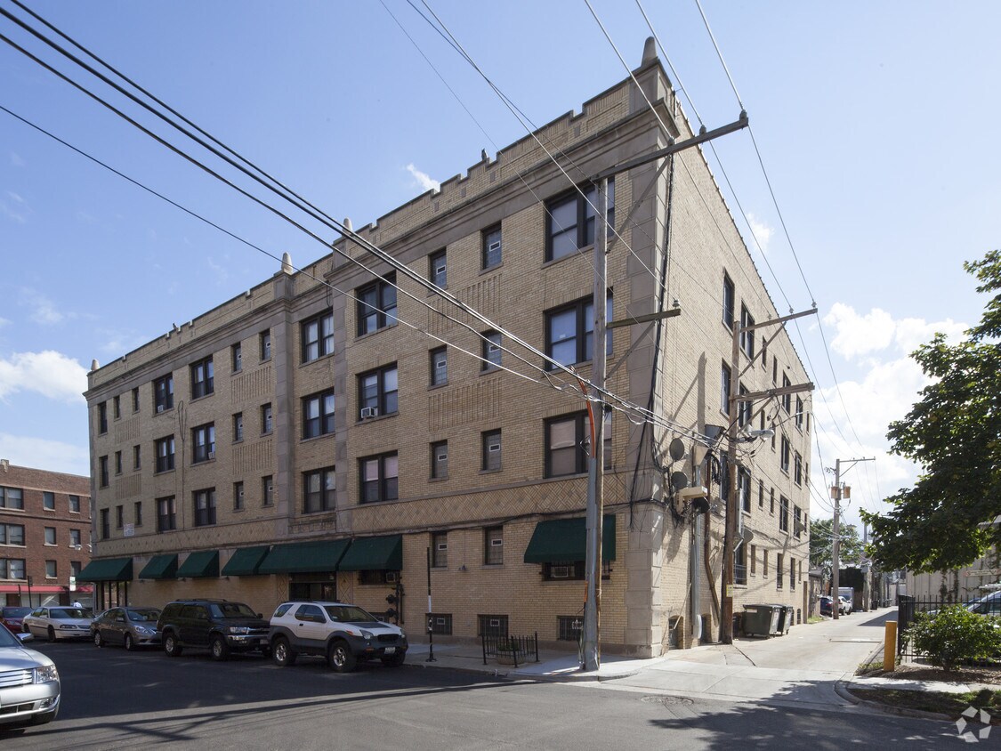 Building Photo - 7650 N Paulina St