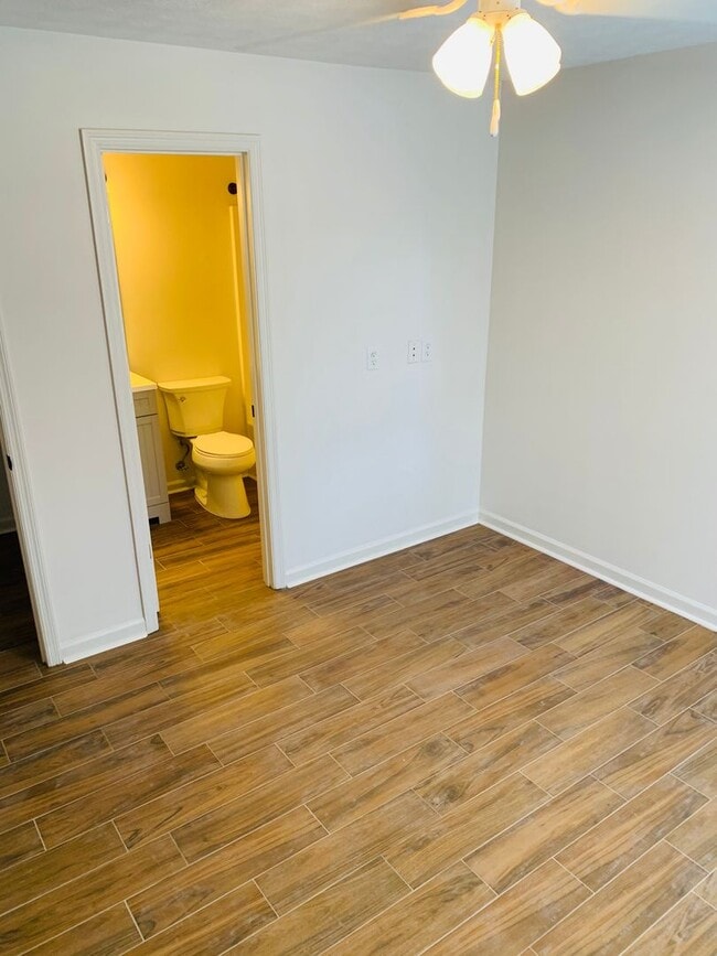 Building Photo - Regency Square Condos, Unit B1